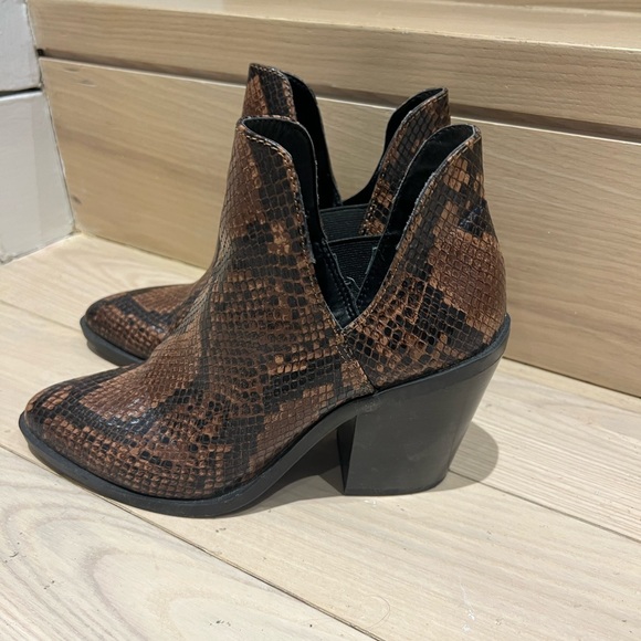 Steve Madden bootie size 8 - Picture 2 of 3